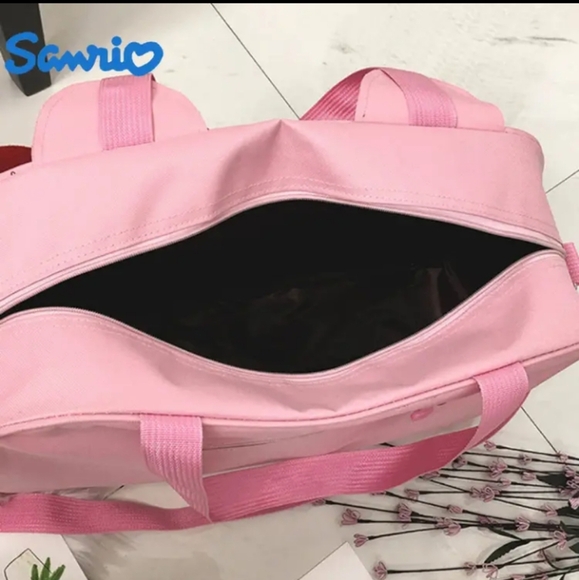 NEW Hello Kitty Waterproof Large Travel Bag w/extra Shoulder Strap - Picture 3 of 8